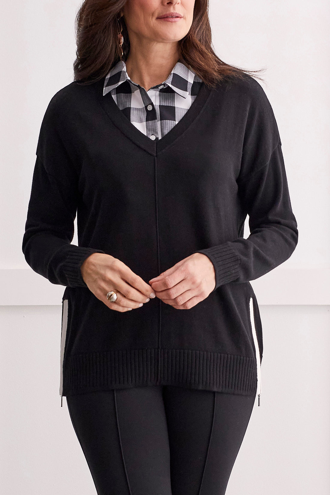 Tribal  Fall/Winter 2023-1495O/576-V Neck Sweater-Black - The Coach Pyramids