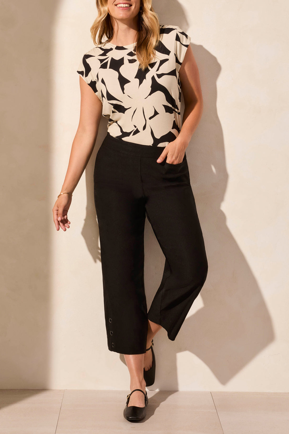 Tribal Spring/Summer 2025-2055O-7165-Pull On Capri W/DTM EyeLets -Black - The Coach Pyramids