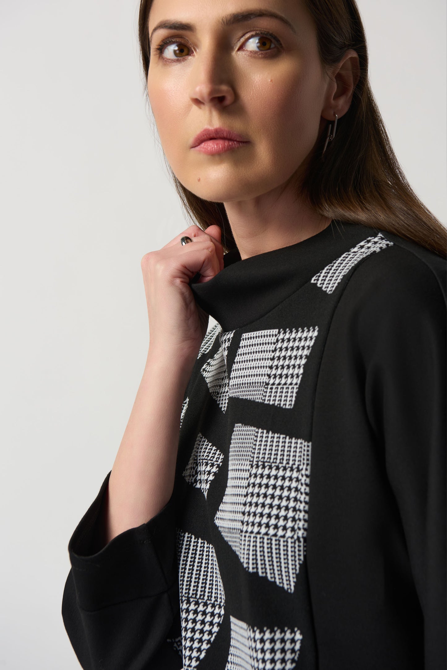 Joseph Ribkoff Fall 2023-233228-Top-Black/White - The Coach Pyramids