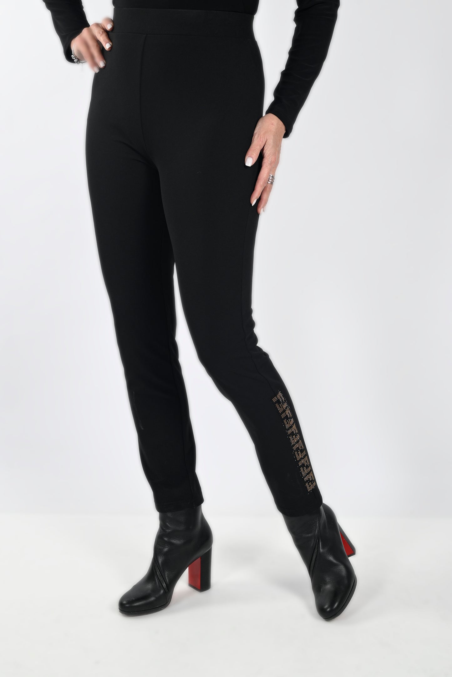 Frank Lyman Fall/Winter 2023 -233833U-Knit Pant-Black - The Coach Pyramids