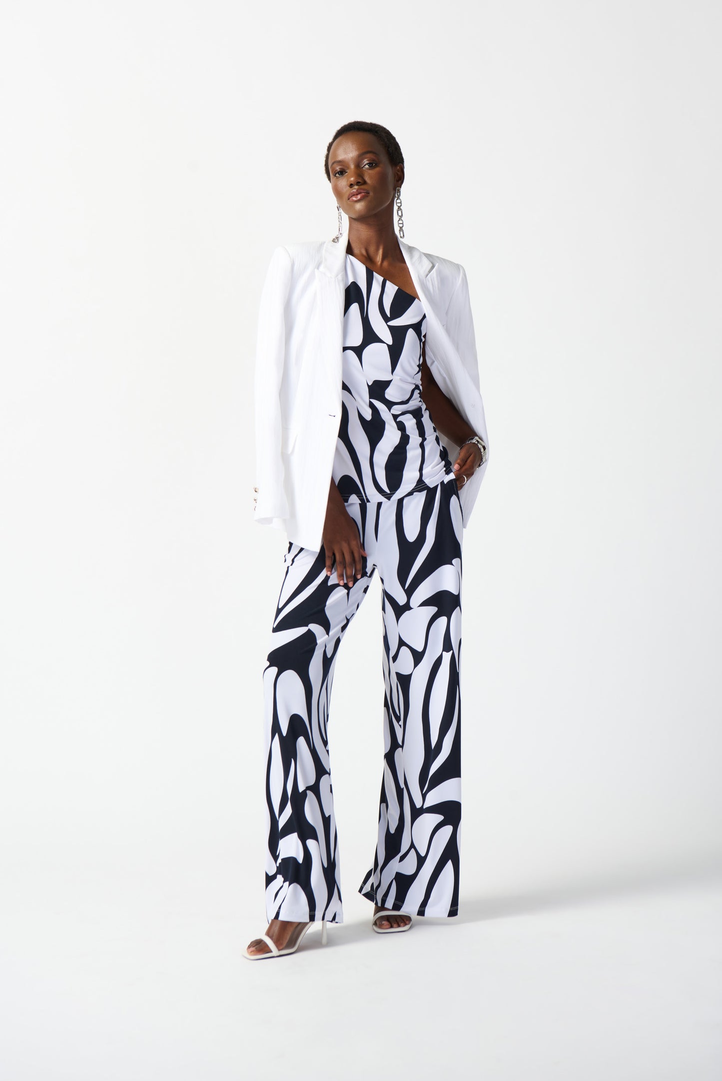 Joseph Ribkoff Summer 2024 -242108-Top-Midnight Blue/Vanilla - The Coach Pyramids