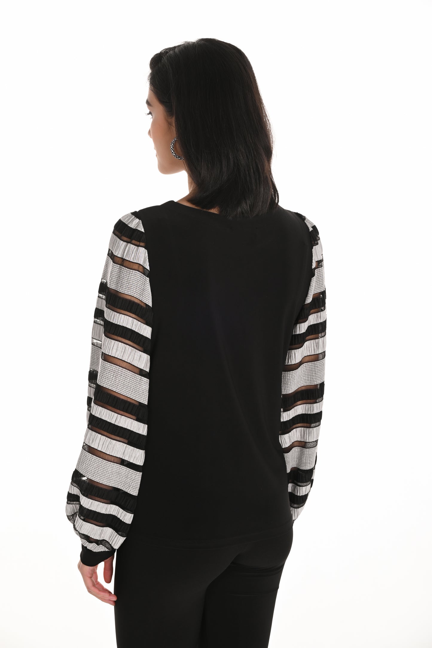 Frank Lyman Fall 2025-253166-1004-Knit Top-Black/Off White - The Coach Pyramids