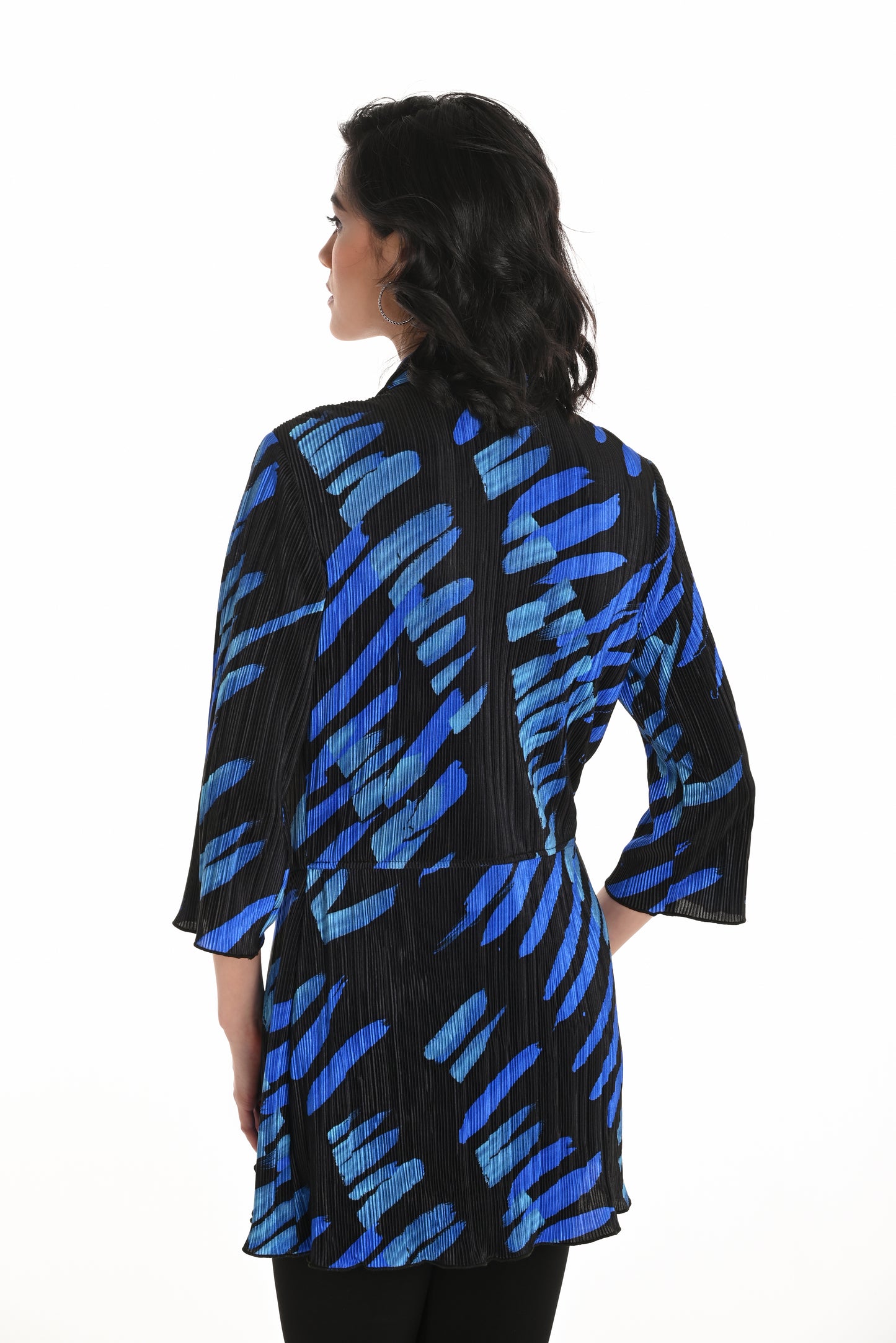 Frank Lyman Fall 2025-253328-1011-Knit Throw Over-Black/Blue - The Coach Pyramids