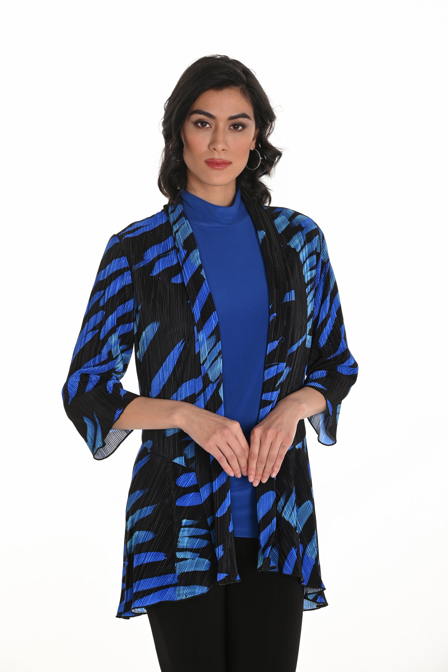 Frank Lyman Fall 2025-253328-1011-Knit Throw Over-Black/Blue - The Coach Pyramids