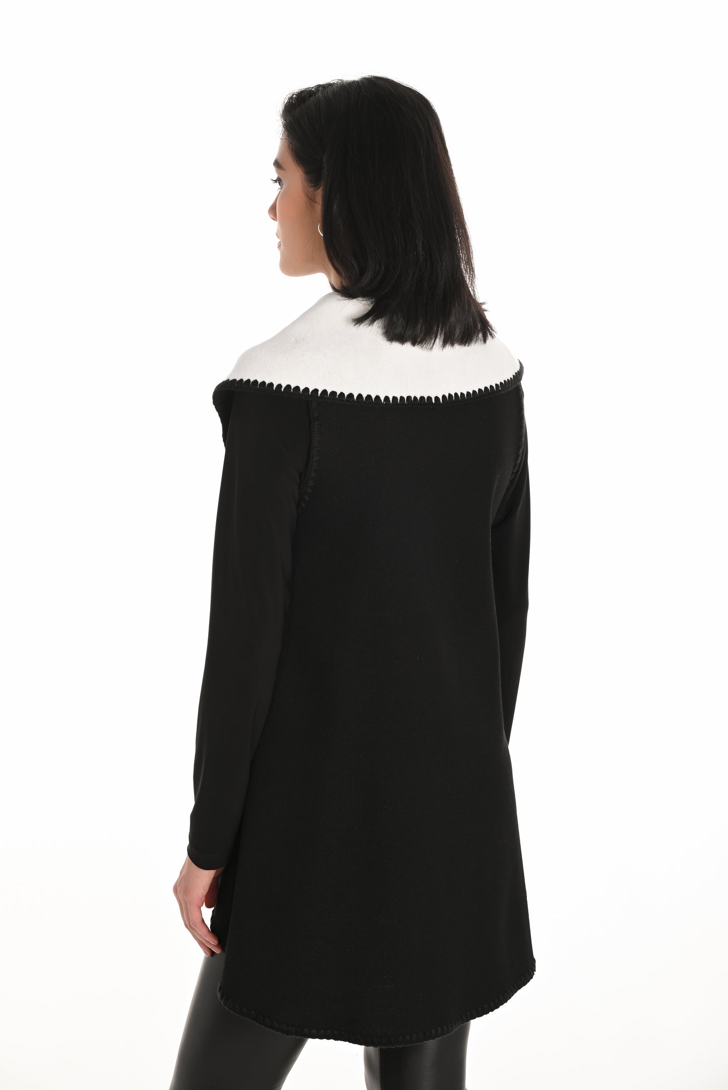 Frank Lyman Fall 2025-253849-1004-Knit Vest-Black/Off White - The Coach Pyramids