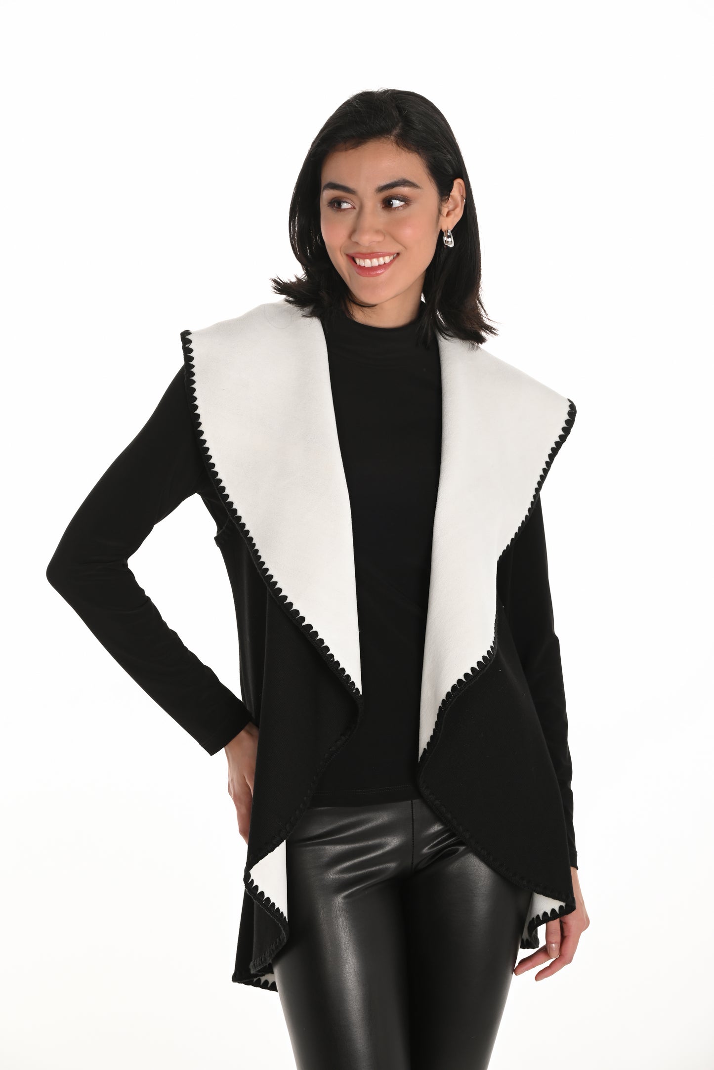 Frank Lyman Fall 2025-253849-1004-Knit Vest-Black/Off White - The Coach Pyramids