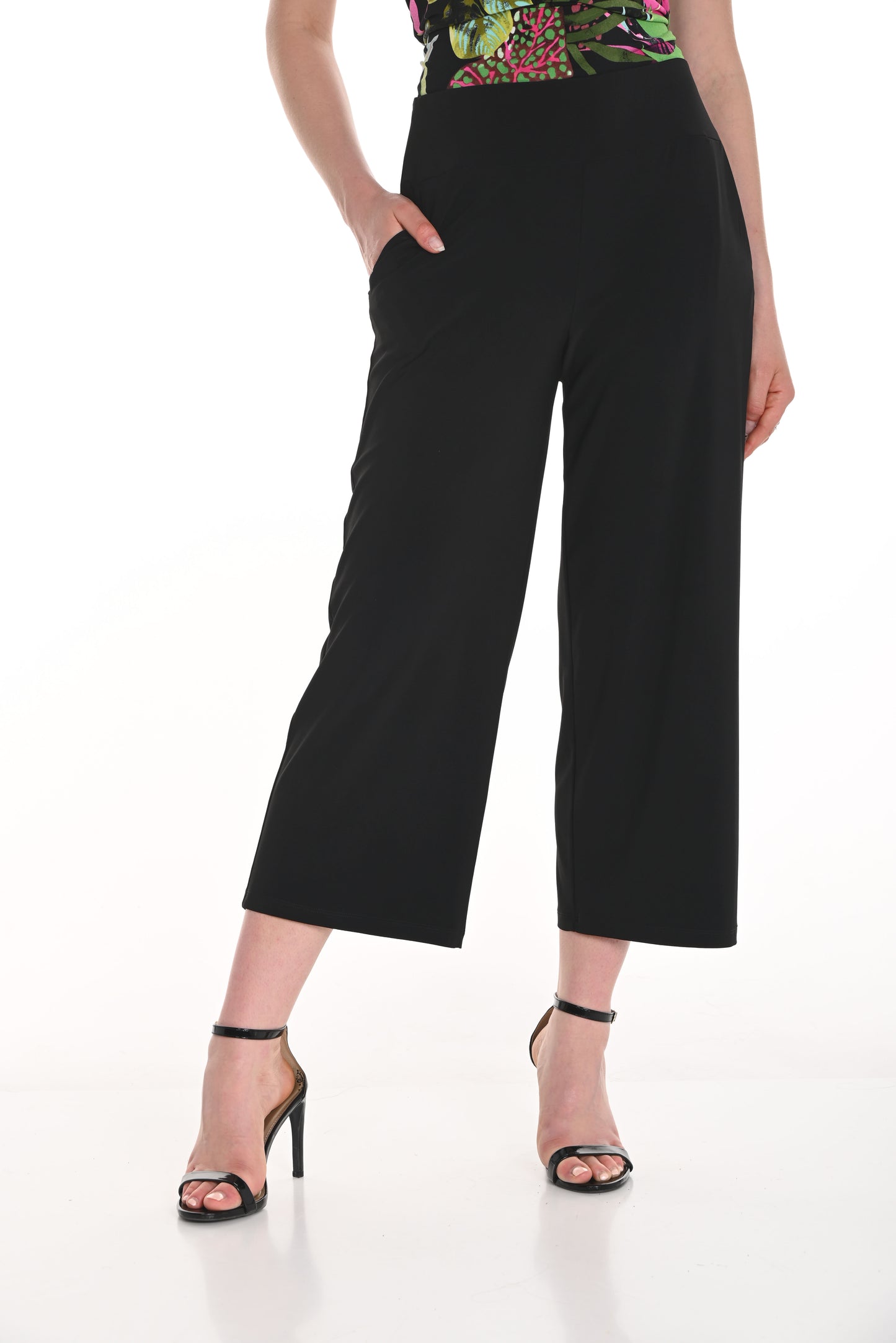 Frank Lyman Spring 2025-256012-100-Knit Pant-Black - The Coach Pyramids