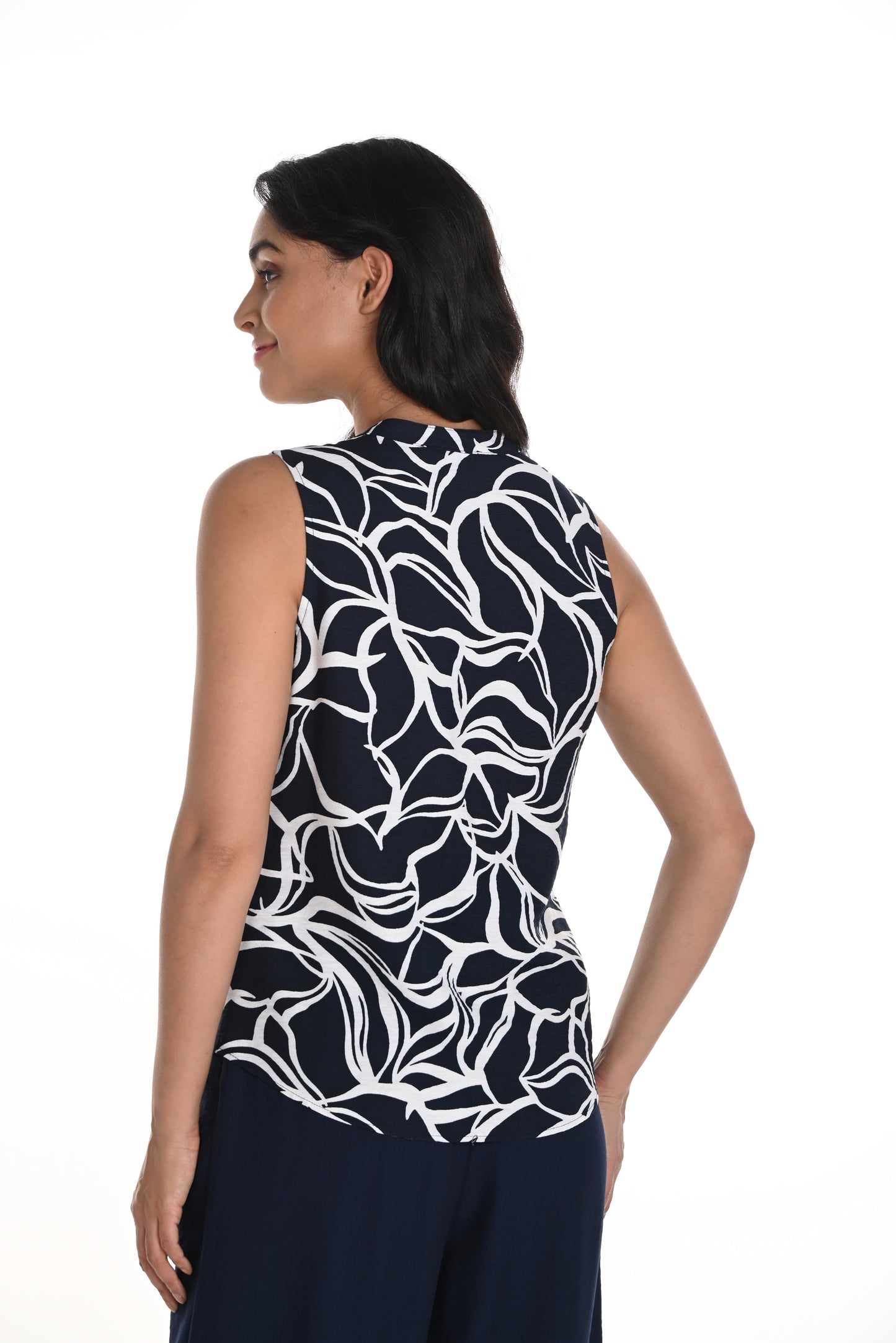 Frank Lyman Spring 2025-256410-3024-Woven Top-Navy/White - The Coach Pyramids