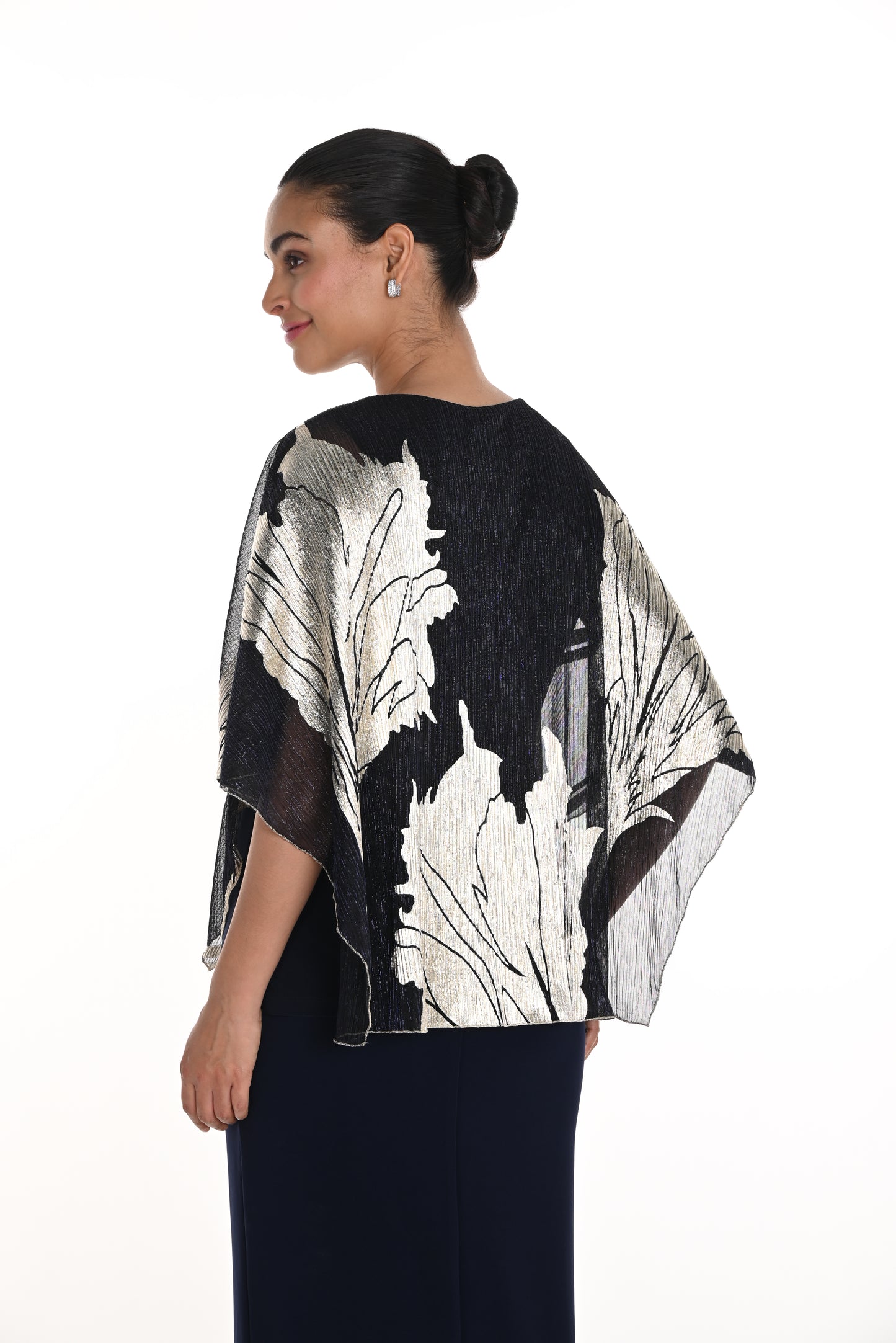 Frank Lyman Spring 2025-258225-3001-Knit Top-Navy/Gold - The Coach Pyramids