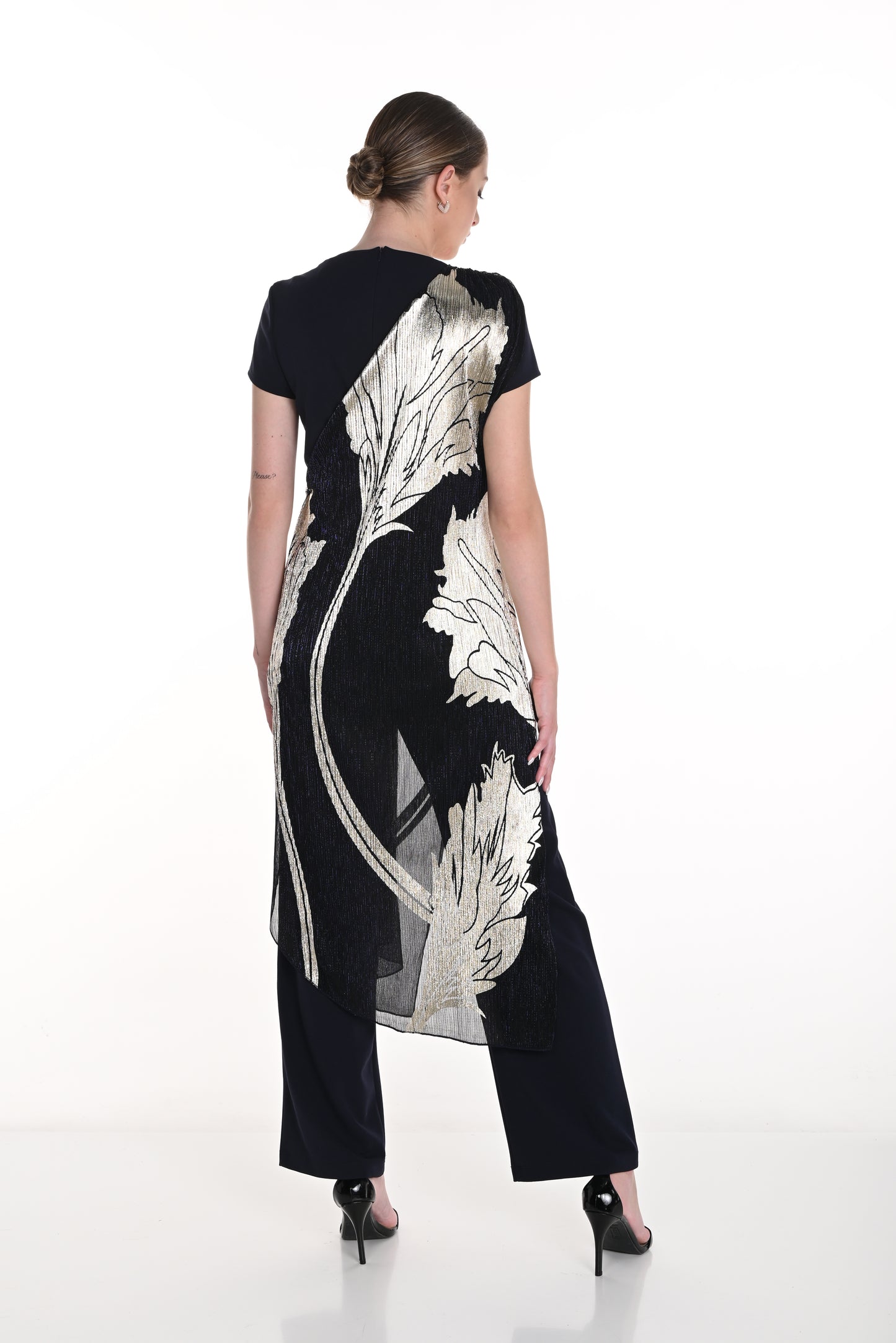 Frank Lyman Spring 2025-258326-3001-Knit Jumpsuit-Navy/Gold - The Coach Pyramids