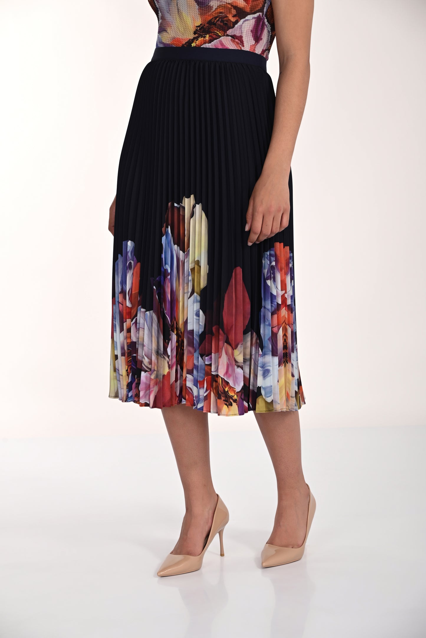 Frank Lyman - Frank Lyman - 266552 - Woven Skirt - Midnight/Multi - The Coach Pyramids