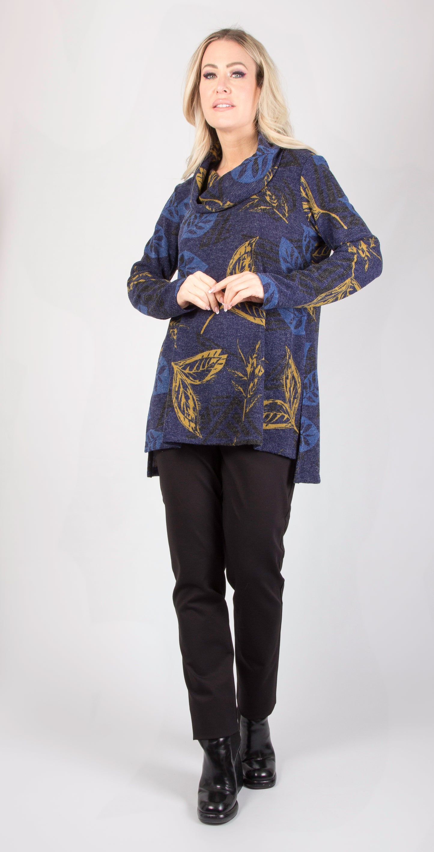 Pure Essence Fall/Winter 2023-4264780-Top-A/S - The Coach Pyramids