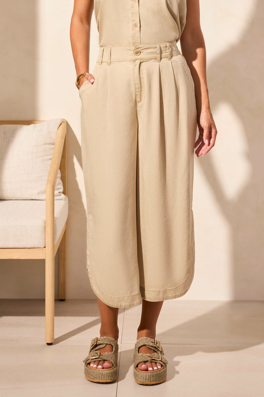 Tribal Spring/Summer 2025-5534O-5244-Flowy Pleated Pant W/Tulip Hem And Pockets-Dusty Sand - The Coach Pyramids
