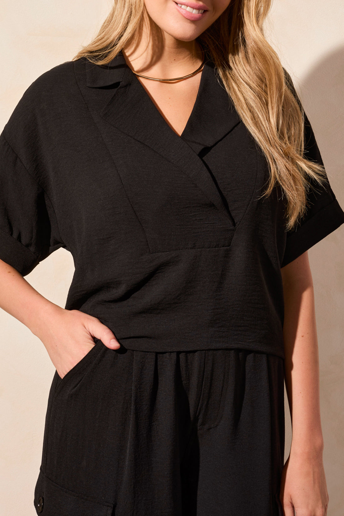 Tribal Spring/Summer 2025-5739O-4835-Pop Over S/S Shirt-Black - The Coach Pyramids