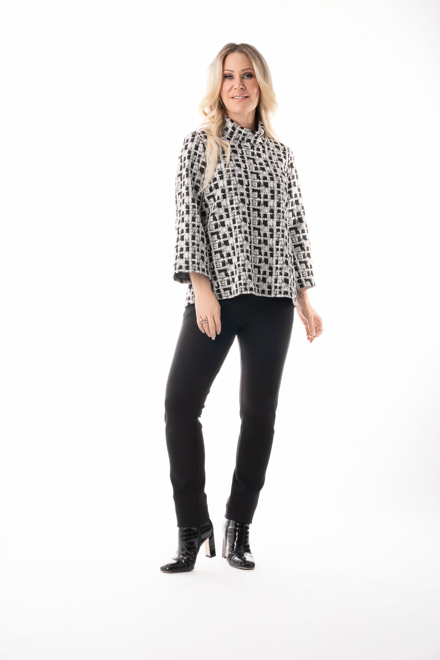 Pure Essence Fall/Winter 2025-616-8018-Tunic-Black/Snow - The Coach Pyramids