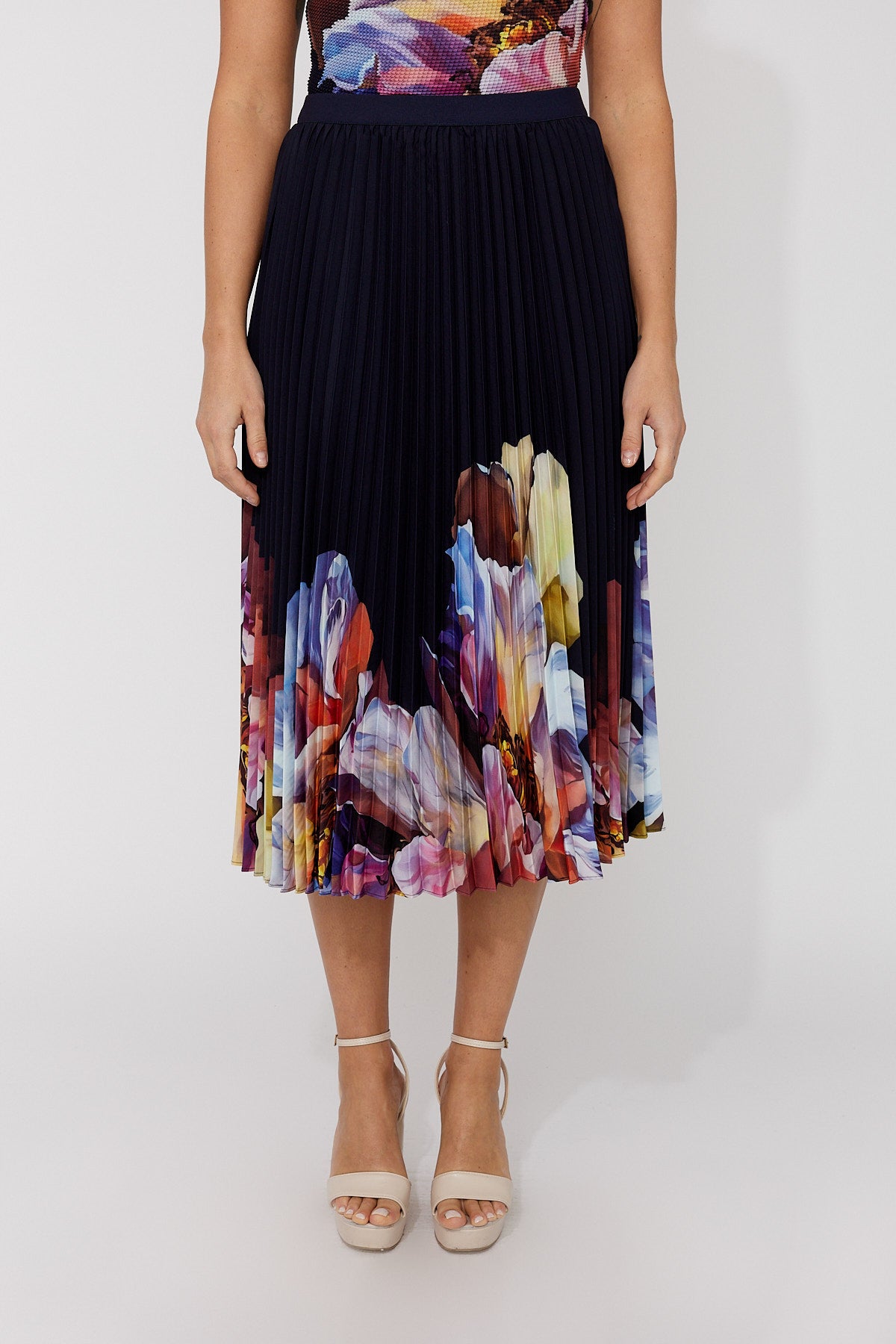 Frank Lyman-266552-3169-Woven Skirt-Midnight/Multi - The Coach Pyramids