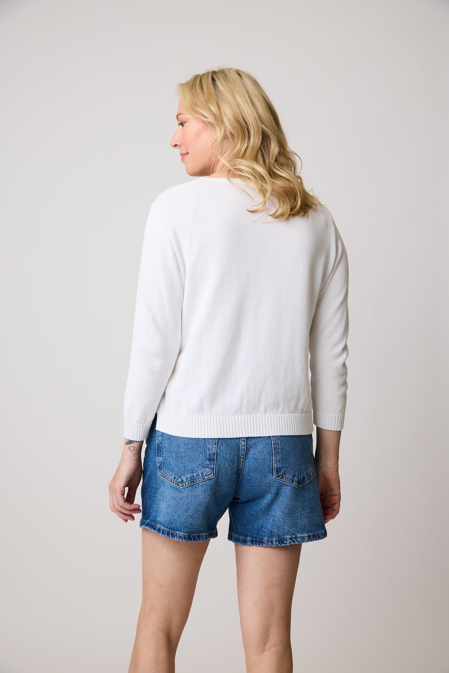 Parkhurst- Spring 2025-70268-7AV-V Neck Top-Peri - The Coach Pyramids