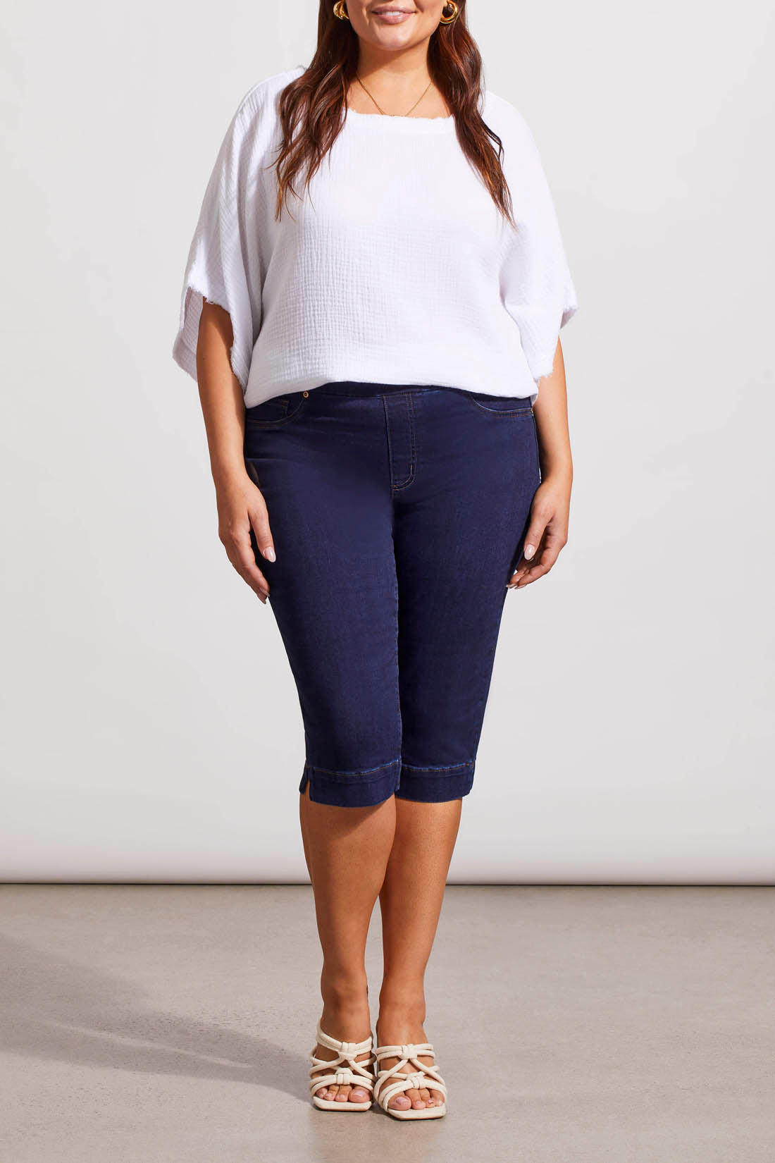 Tribal  Spring/Summer 2024-7674V-2020-Pull On Denim Capris-Rinse - The Coach Pyramids