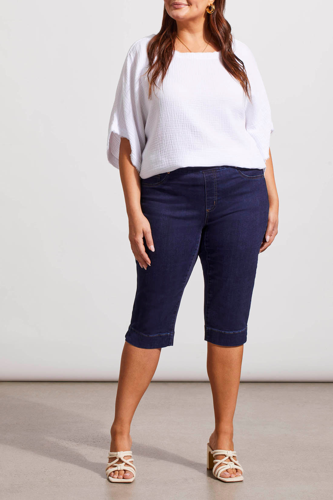 Tribal  Spring/Summer 2024-7674V-2020-Pull On Denim Capris-Rinse - The Coach Pyramids