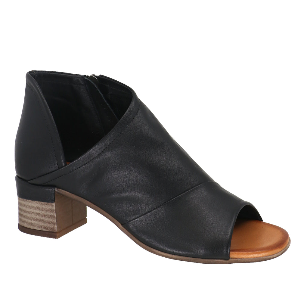 Shoe Max Spring/Summer 2024-S24-Gia 01 Everly Leather Shoes-Black - The Coach Pyramids