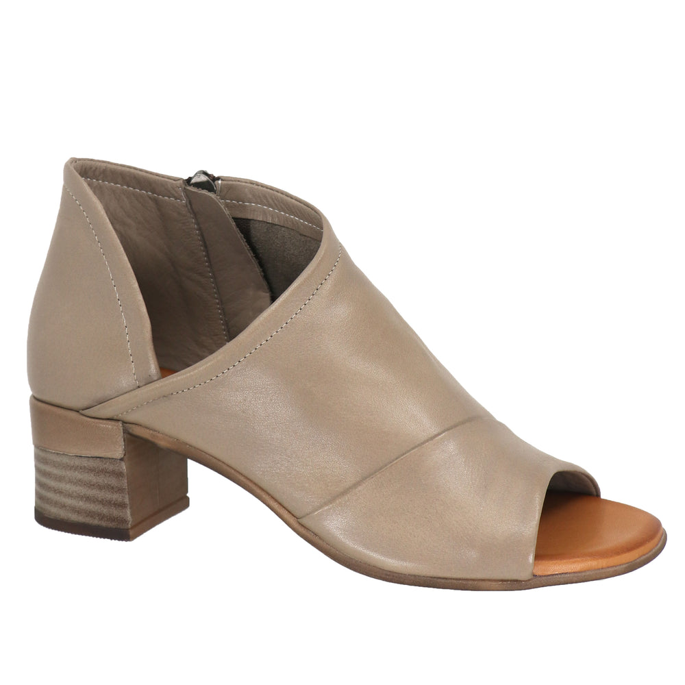 Shoe Max Spring/Summer 2024-S24-Gia 01 Everly Leather Shoes-Taupe - The Coach Pyramids