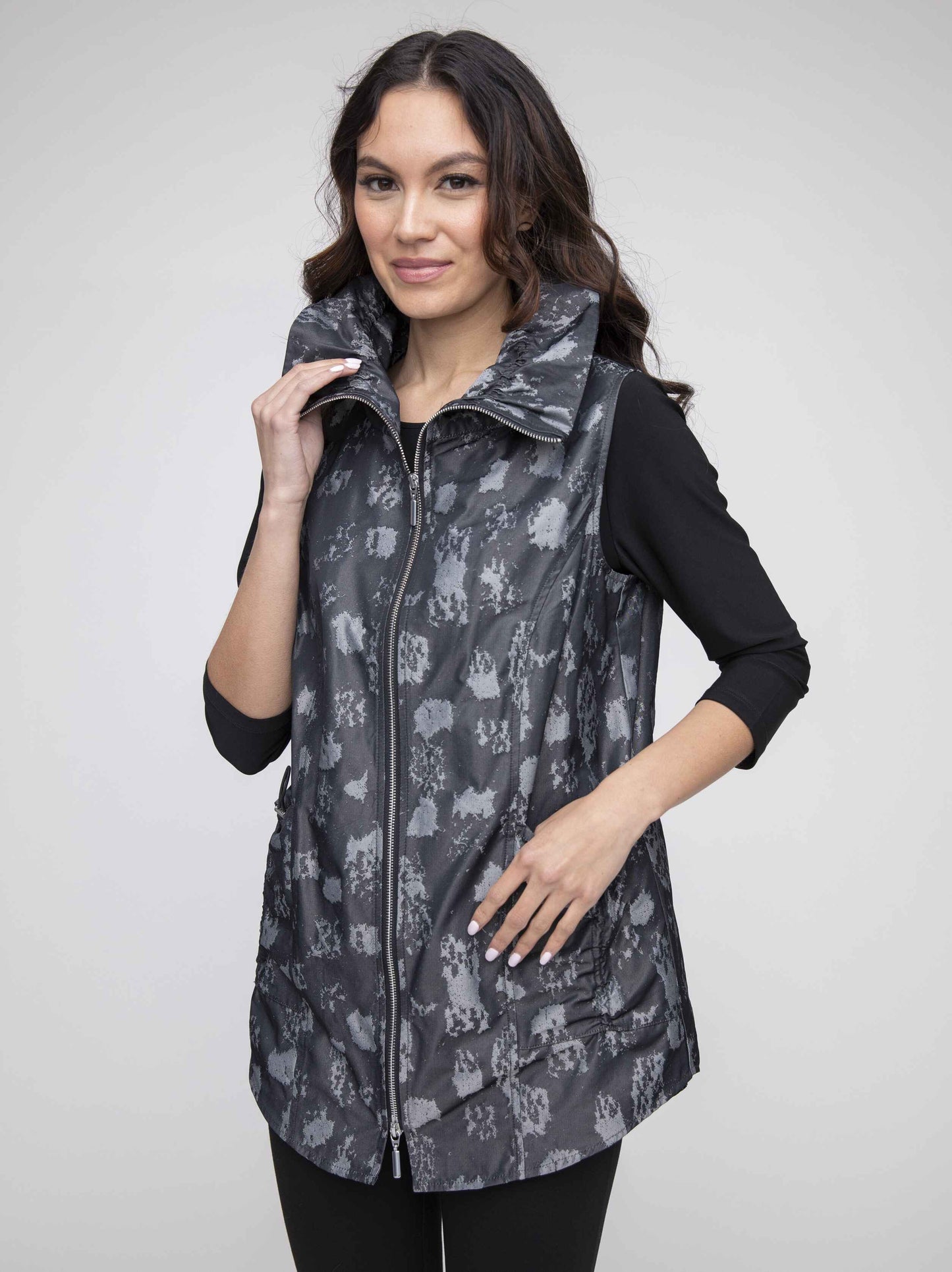 Habitat Liv Fall 2024-L109632-Cinch Toggle Vest-Black - The Coach Pyramids