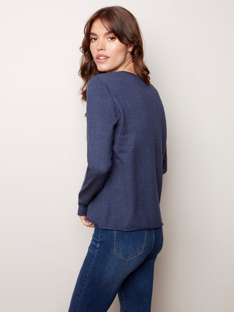 V-Neck Basic Sweater - C2279X - The Coach Pyramids