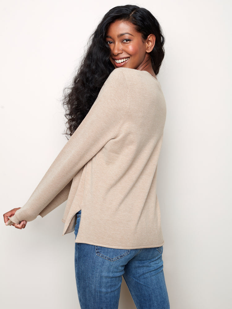 V-Neck Basic Sweater - C2279X - The Coach Pyramids