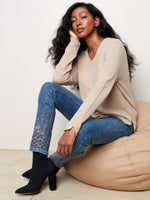 V-Neck Basic Sweater - C2279X - The Coach Pyramids